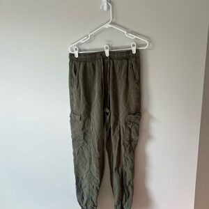 Woman’s Olive Cargo Pants